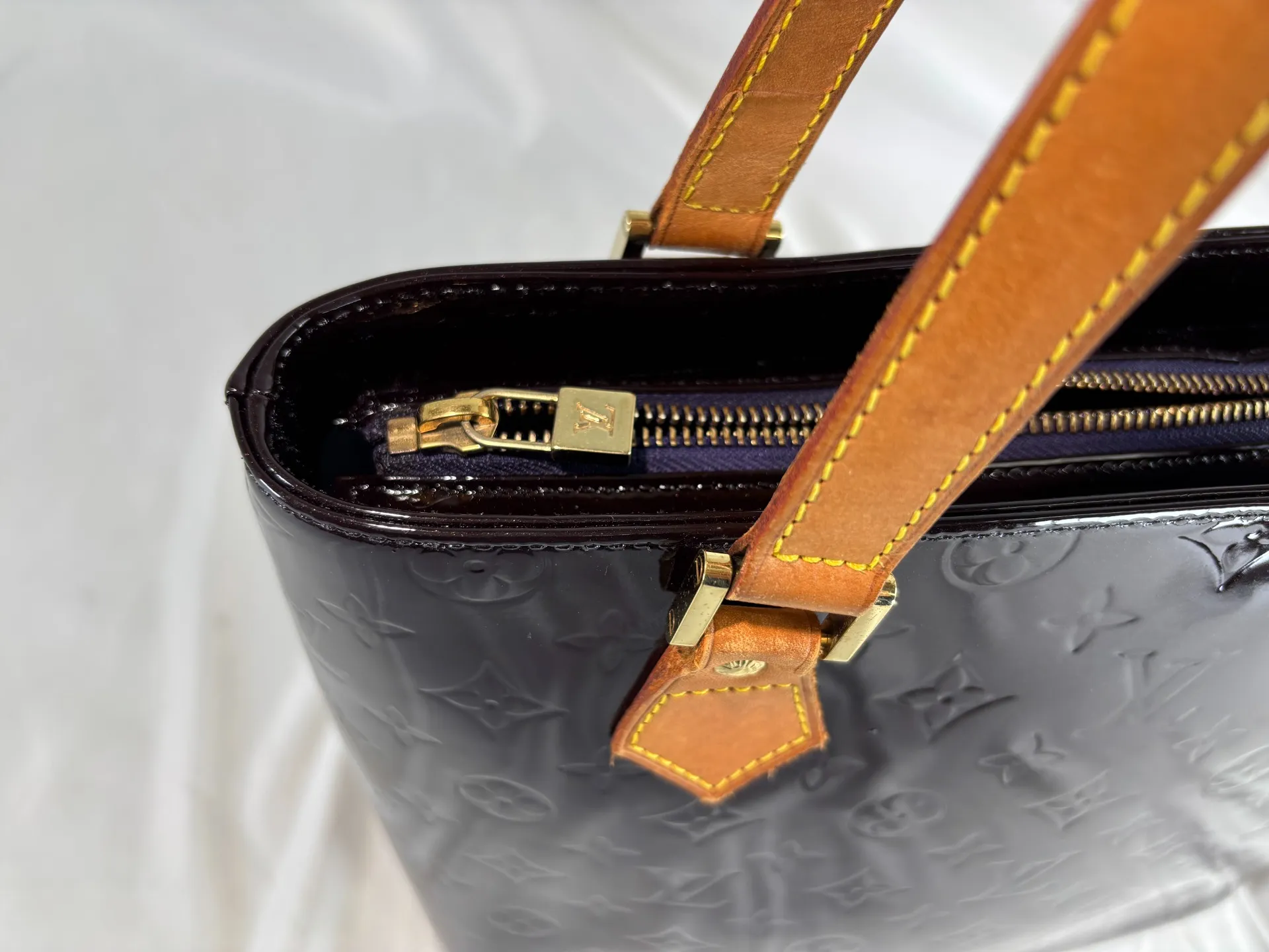 ヴィトンエナメルバッグ色替え修復後