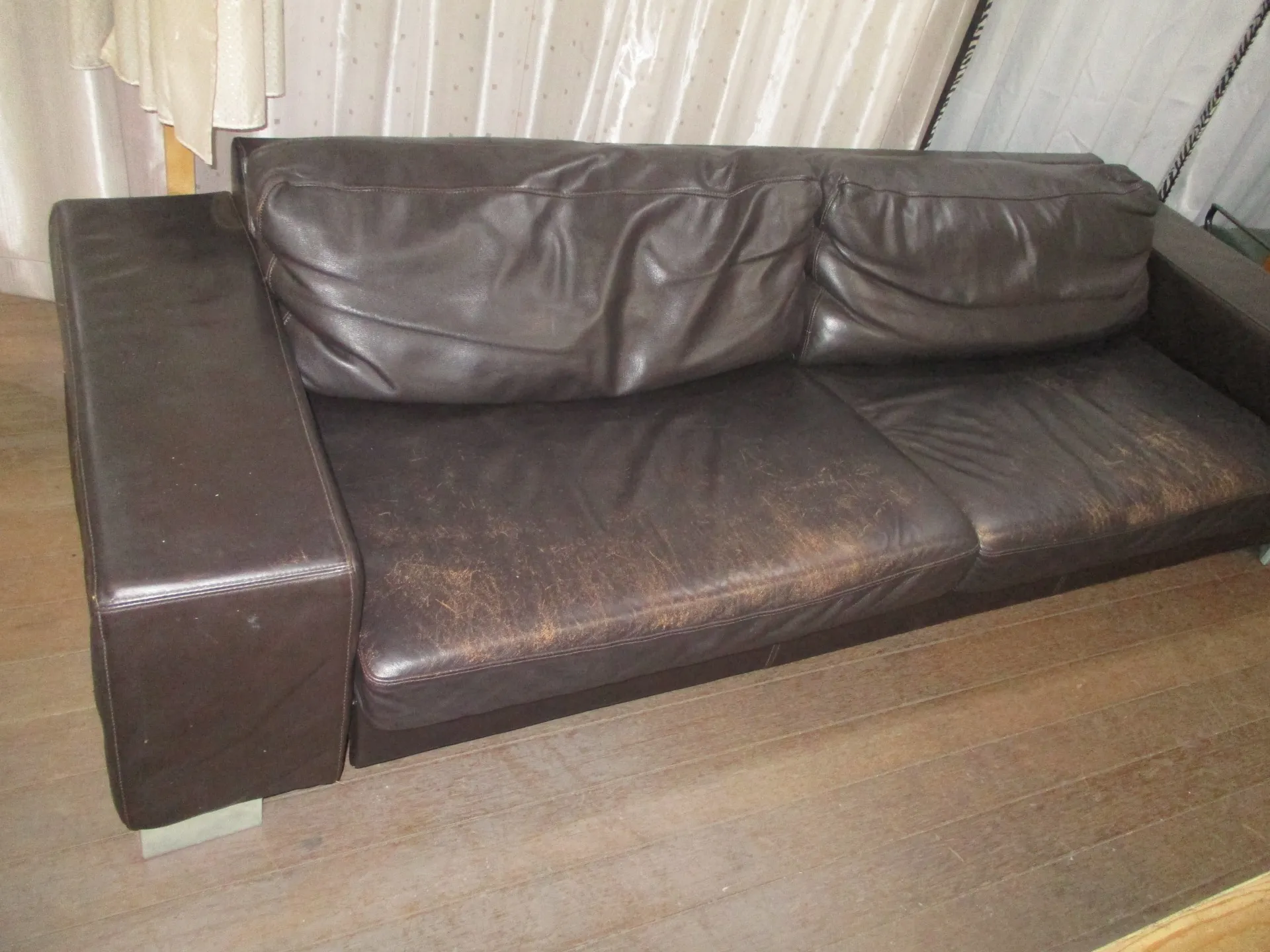 ボーコンセプトソファ修理修復前