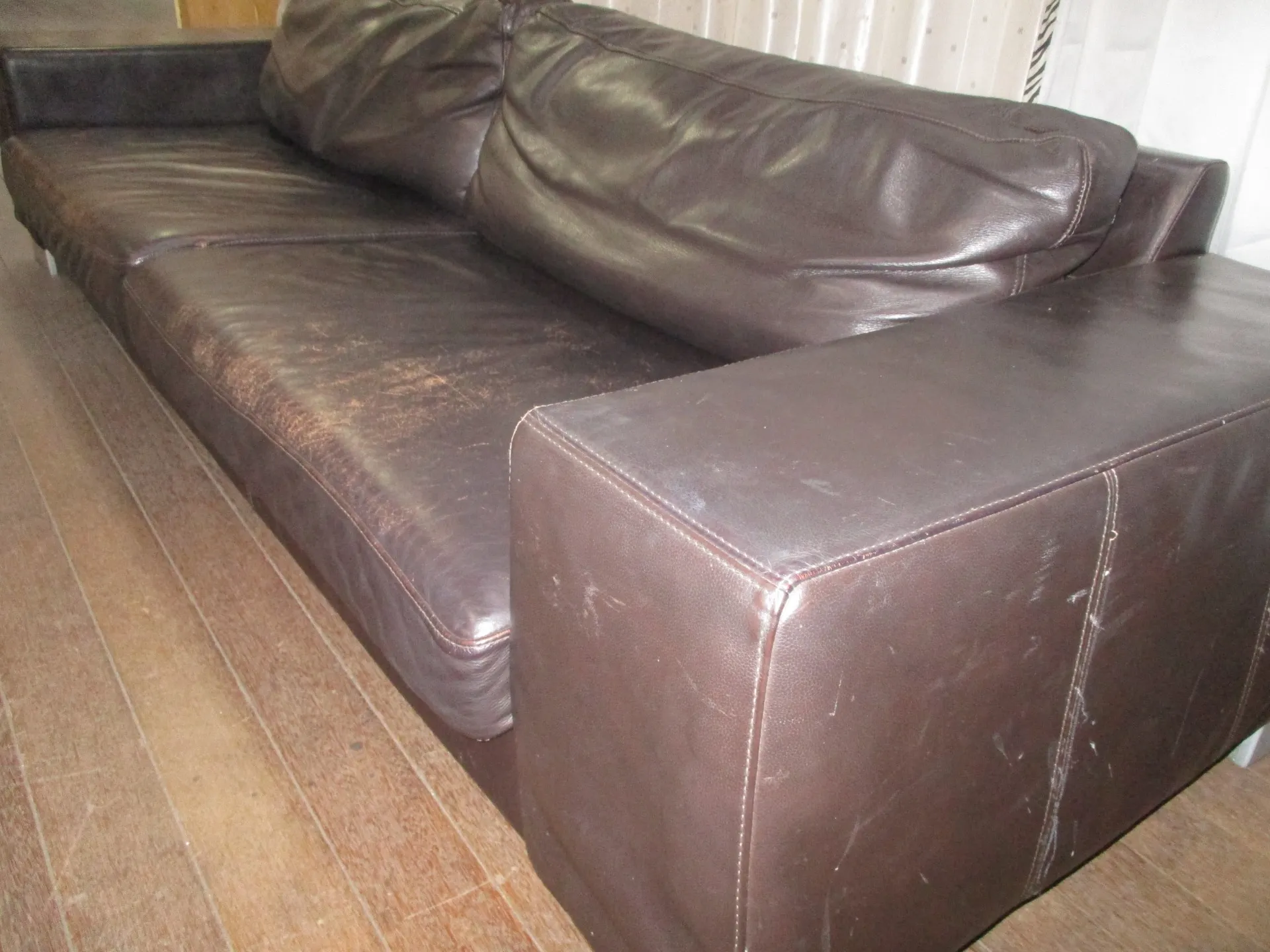 ボーコンセプトソファ修理修復前