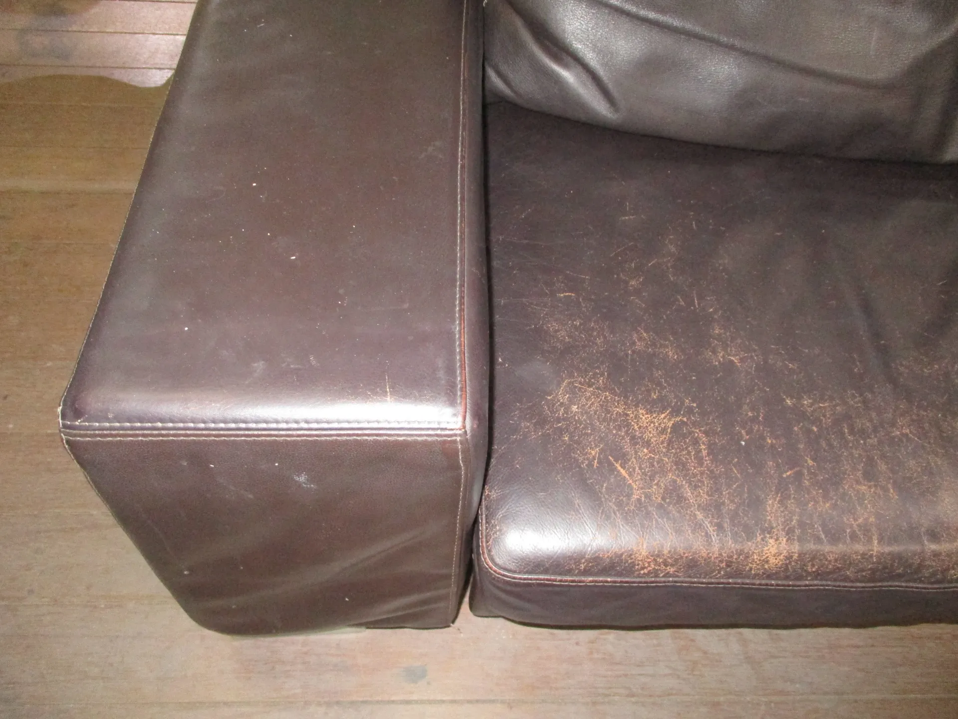 ボーコンセプトソファ修理修復前