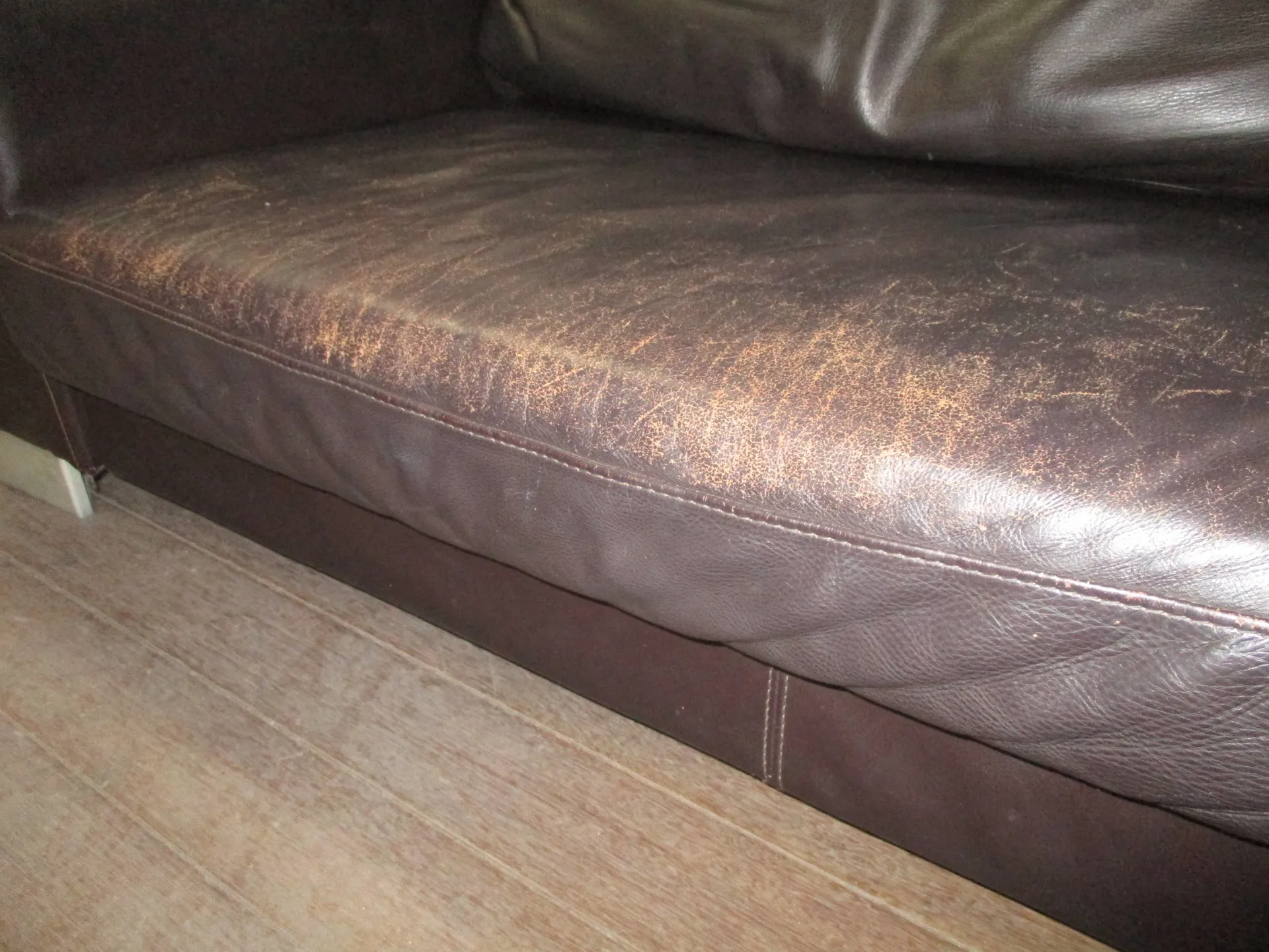 ボーコンセプトソファ修理修復前