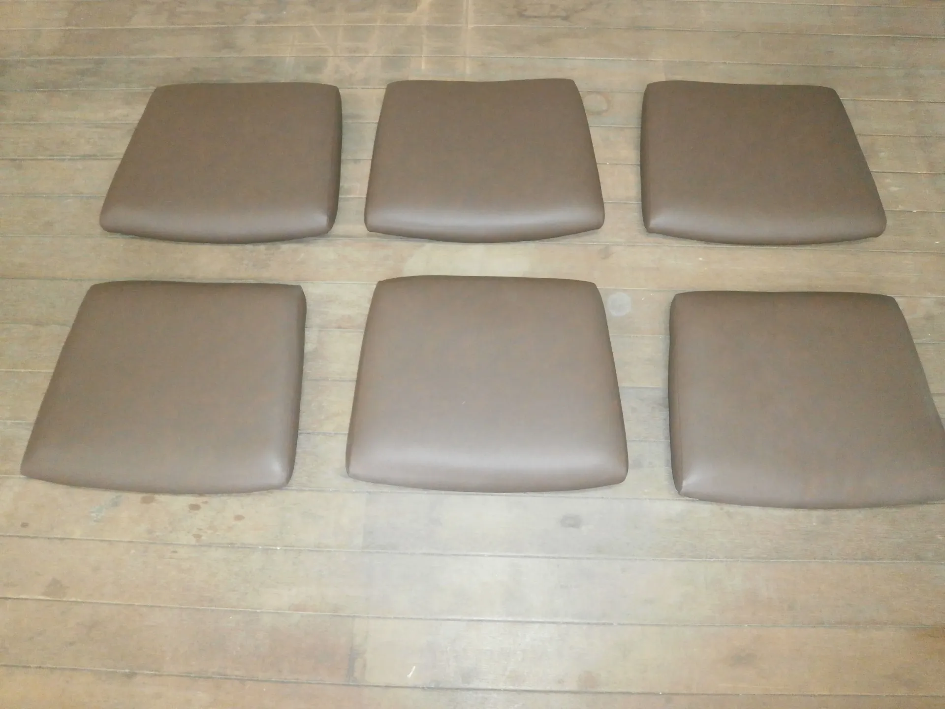 椅子座面張り替え修理後