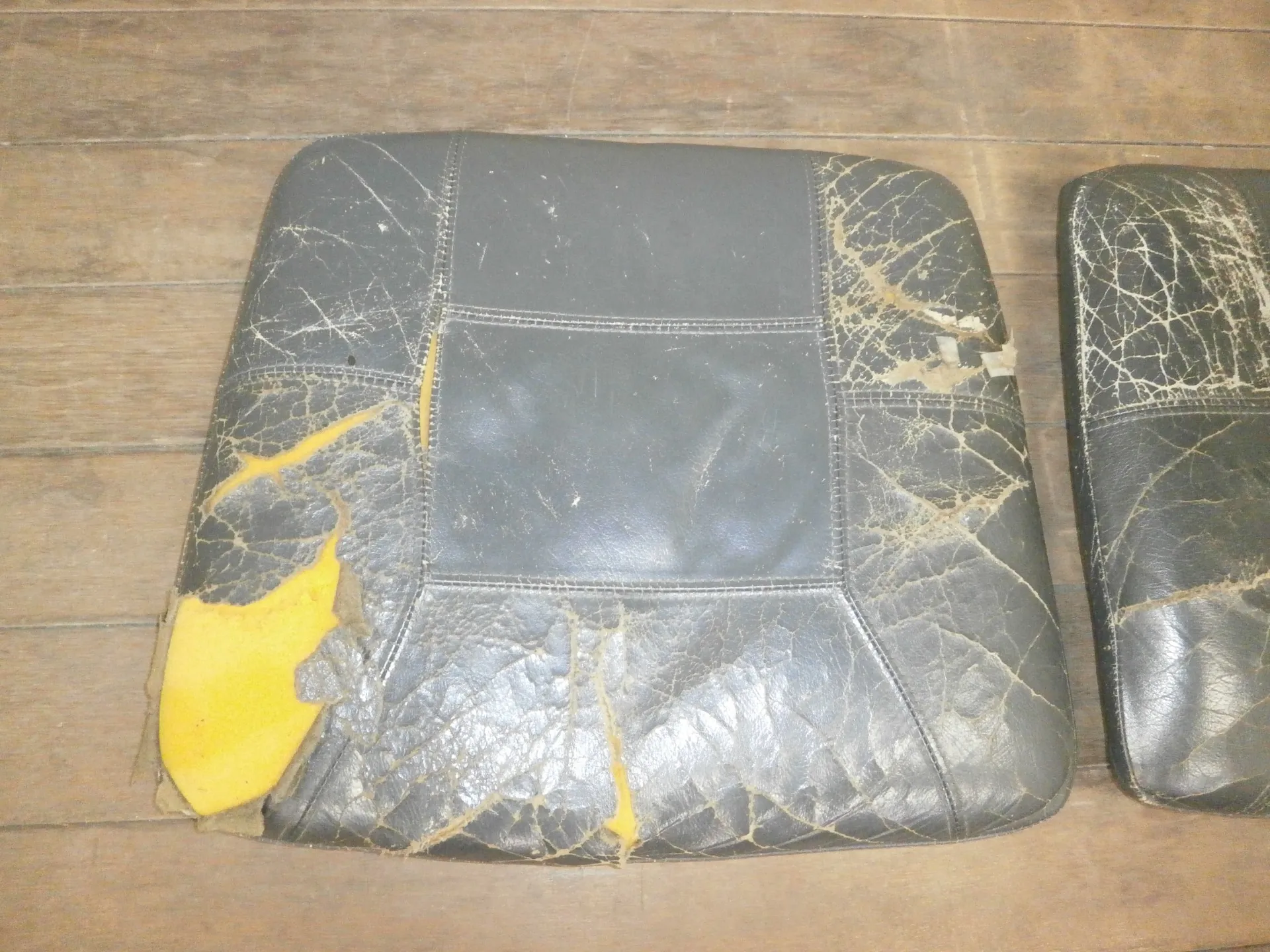 椅子座面張り替え修理前