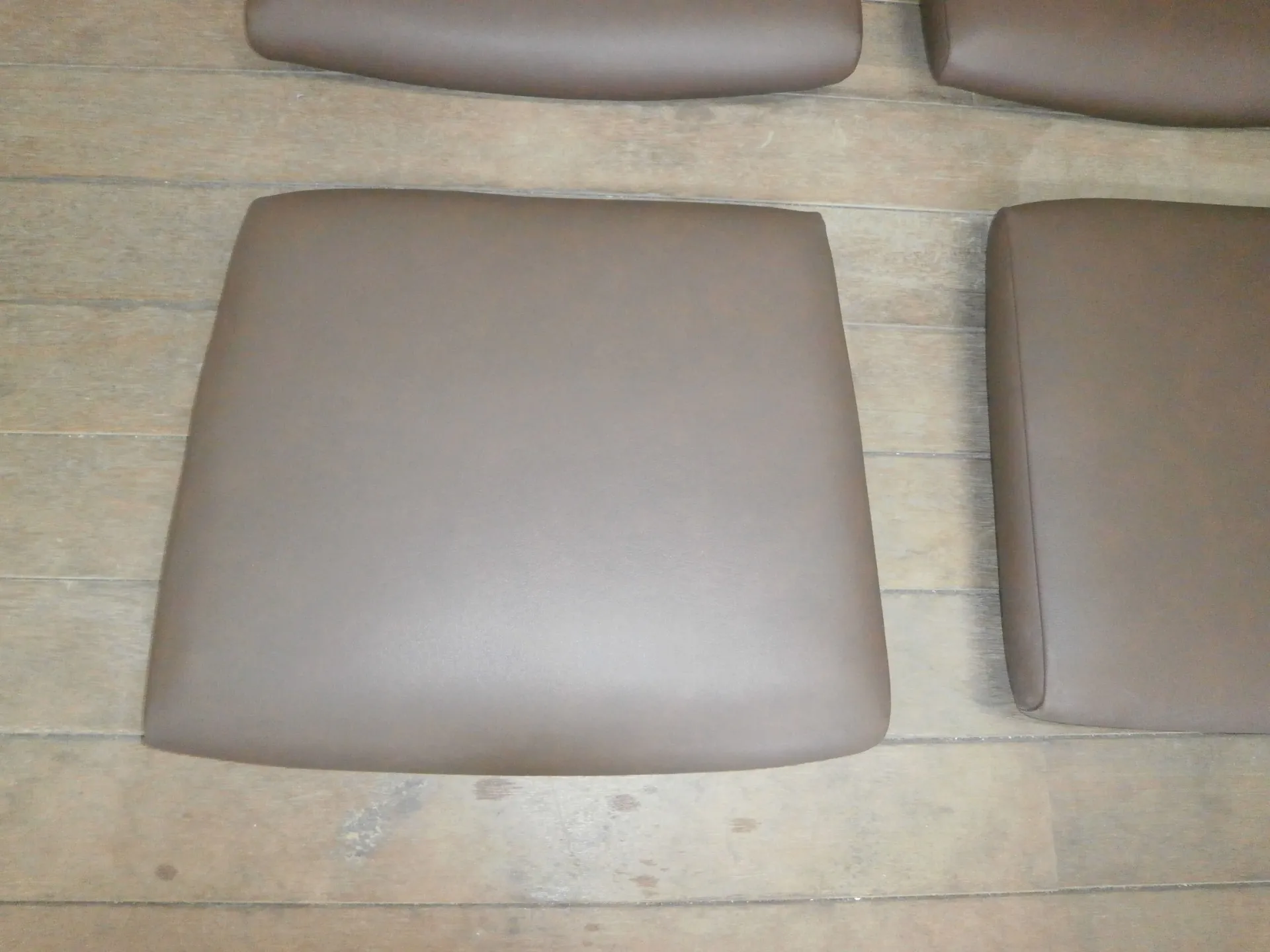 椅子座面張り替え修理後