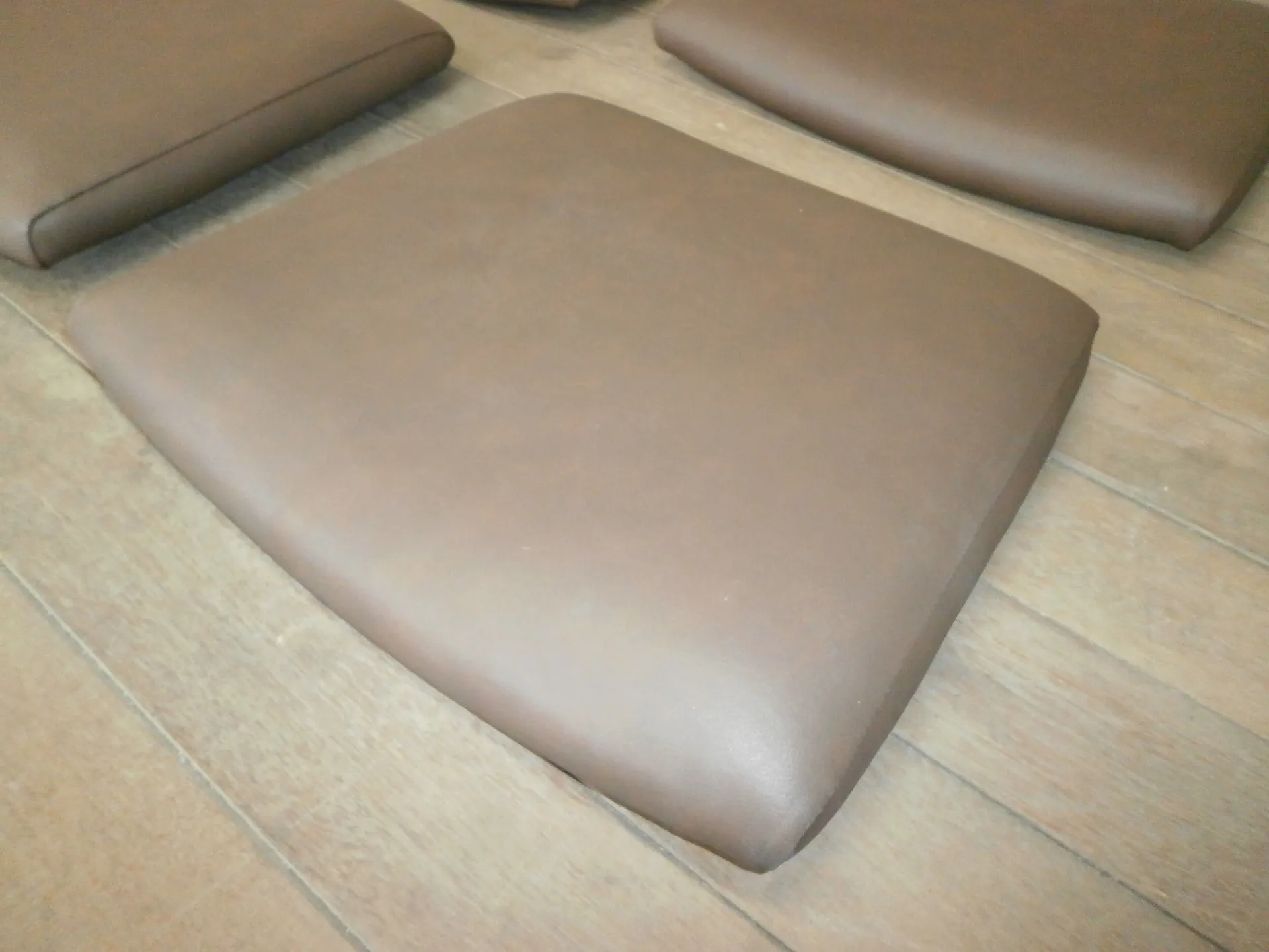 椅子座面張り替え修理後