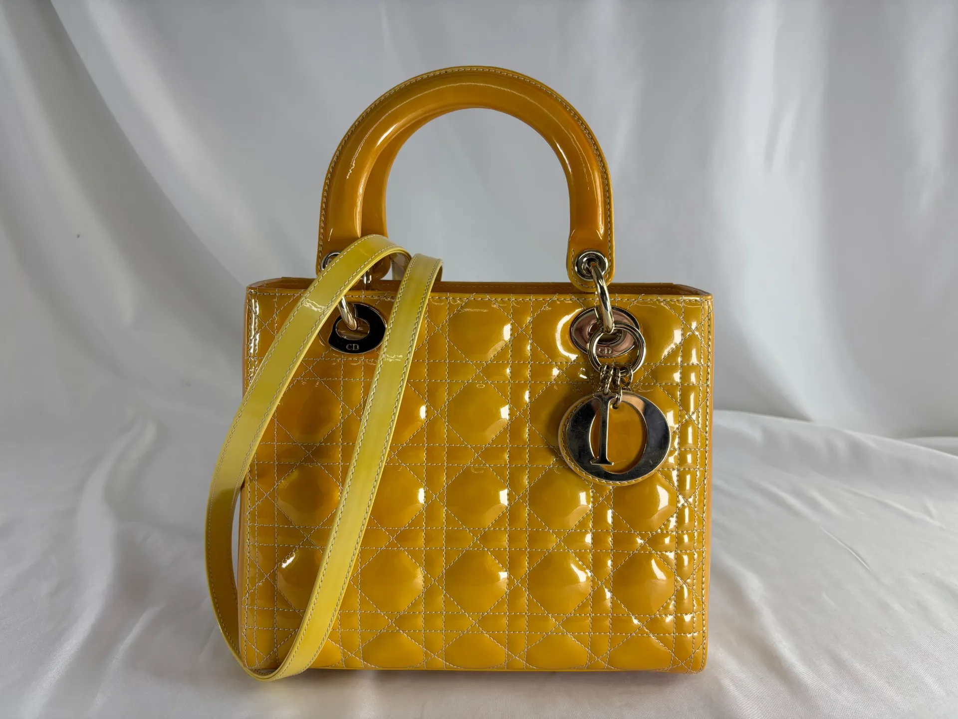 【ディオール修理】レディディオールのエナメル変色・ベタつきを救う。価格相場と後悔しない再生術