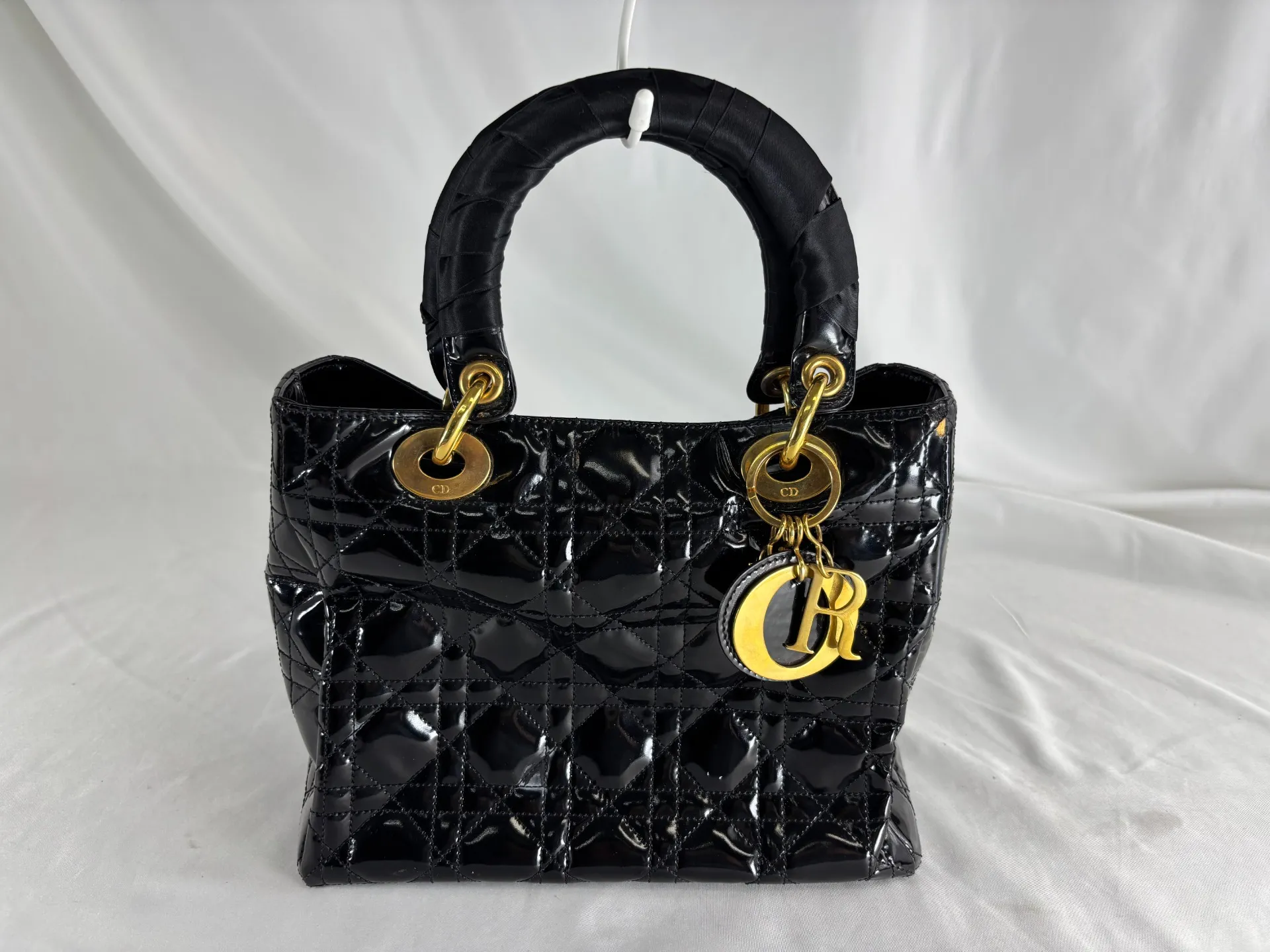 【ディオール（Dior）】レディディオール・黒エナメルバッグの革裂け・ウレタン露出補修＆エナメル再生