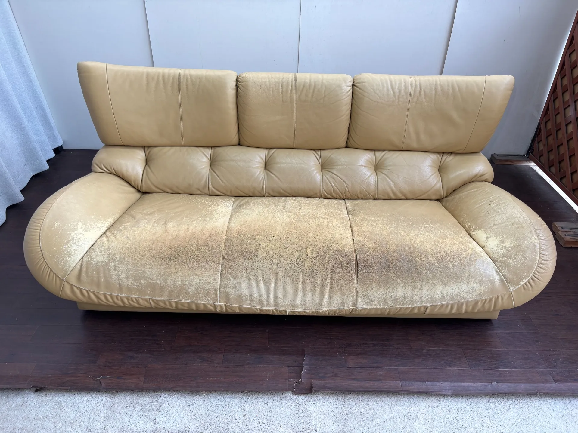 【ブランド家具修理ガイド】カリモクからカッシーナ｜一生モノを蘇らせる「リペアと張り替え」の判断基準