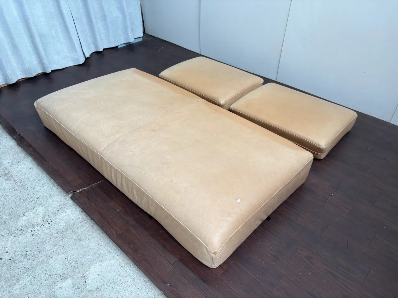 【COR修理】飴色の革クッションが擦れて色落ち|座面・背もたれのみお預かりしてベージュに色替え
